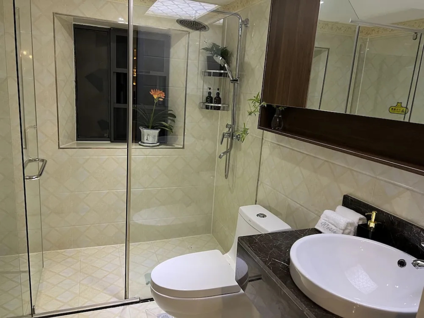 Wesley Rosegarden Lushan