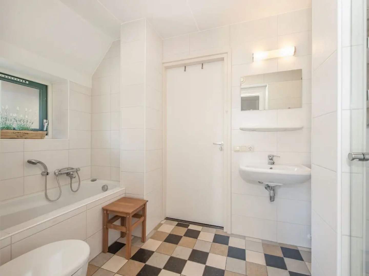 Comfortable, two Bathroom Holiday Home, in a Nature Reserve