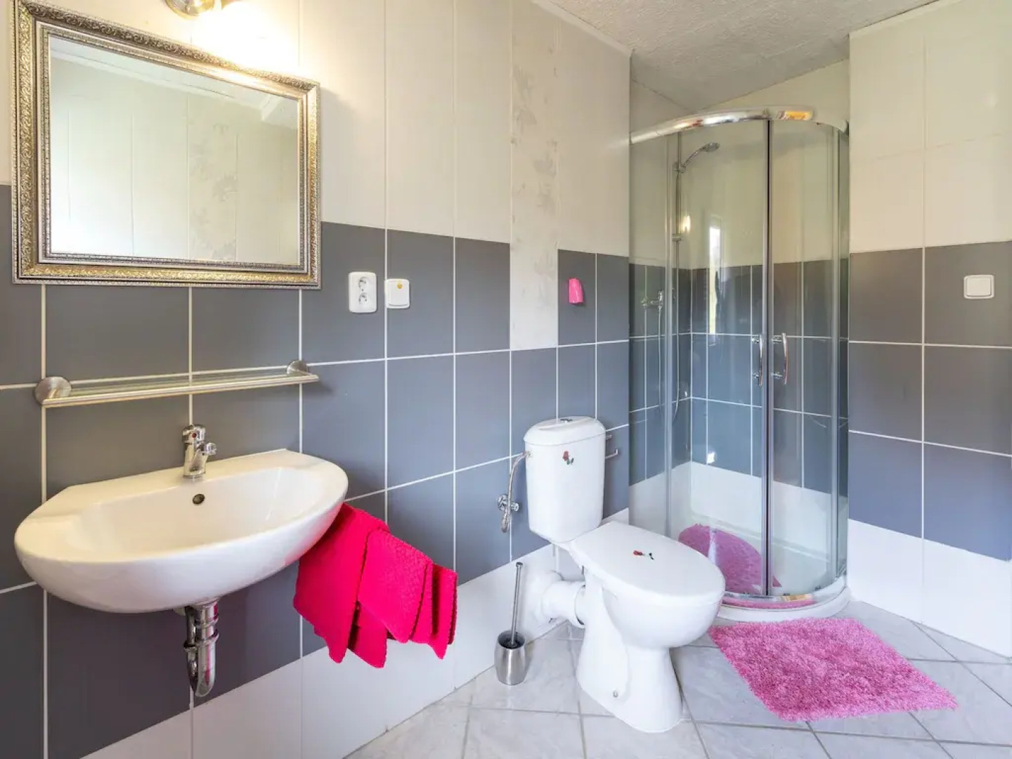 Secluded Holiday Home in Kraslice with Sauna, bubble bath