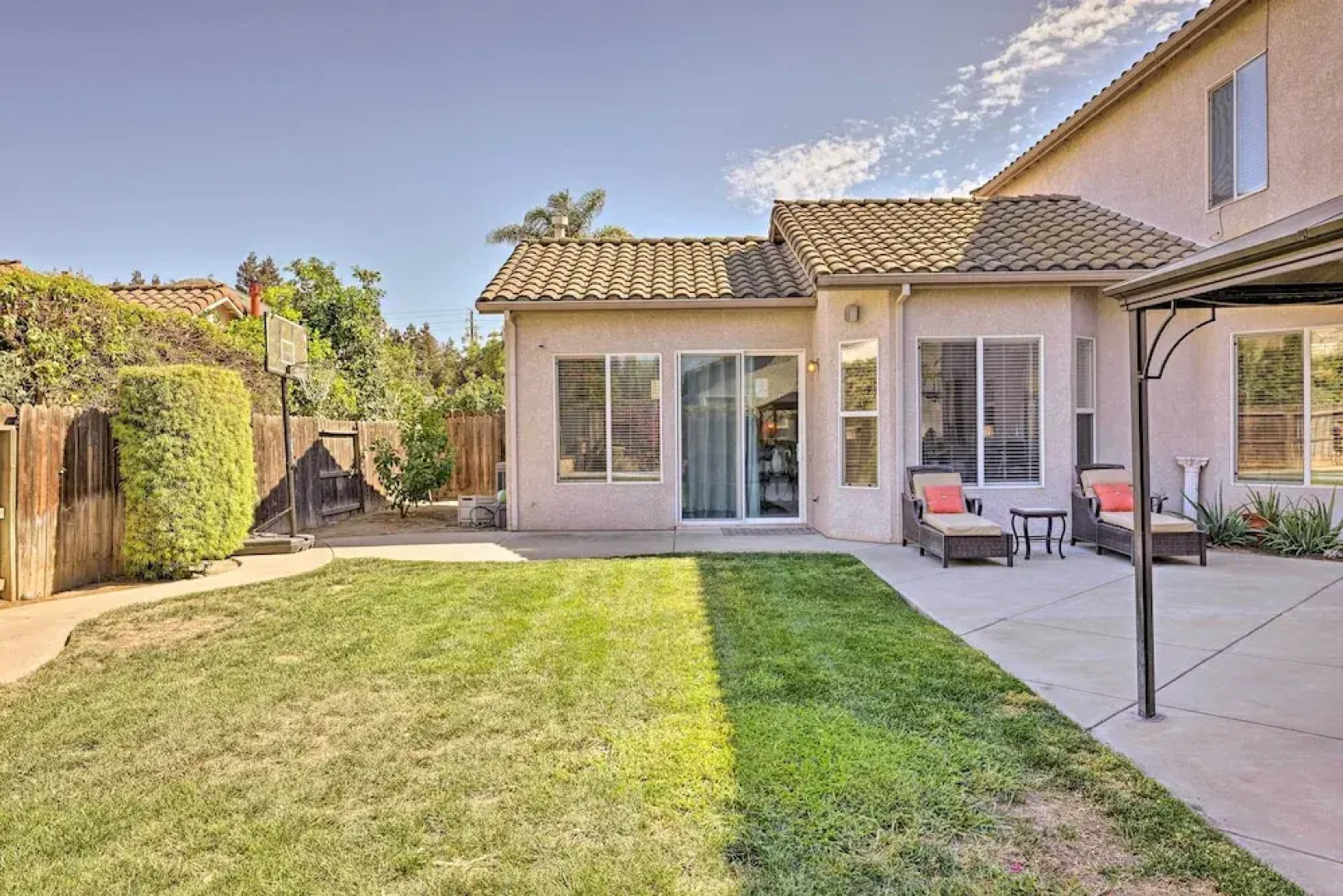 Family-friendly Modesto Home w/ Grill & Yard