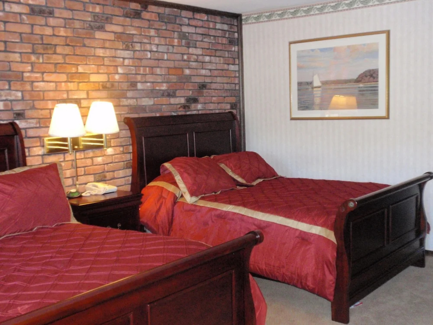 Chalet Inn & Suites Centerport