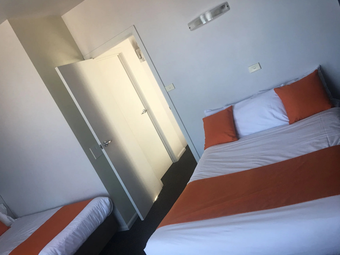 Waterfront Lodge Motel