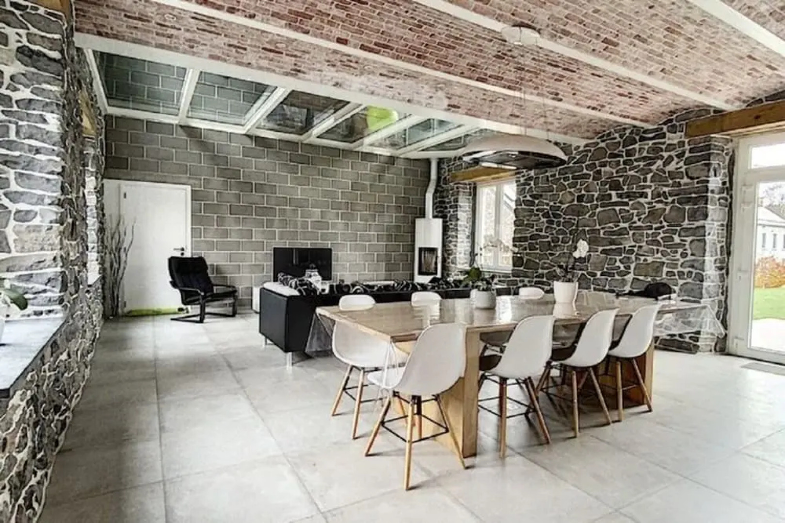 Charming Family Home in Achet