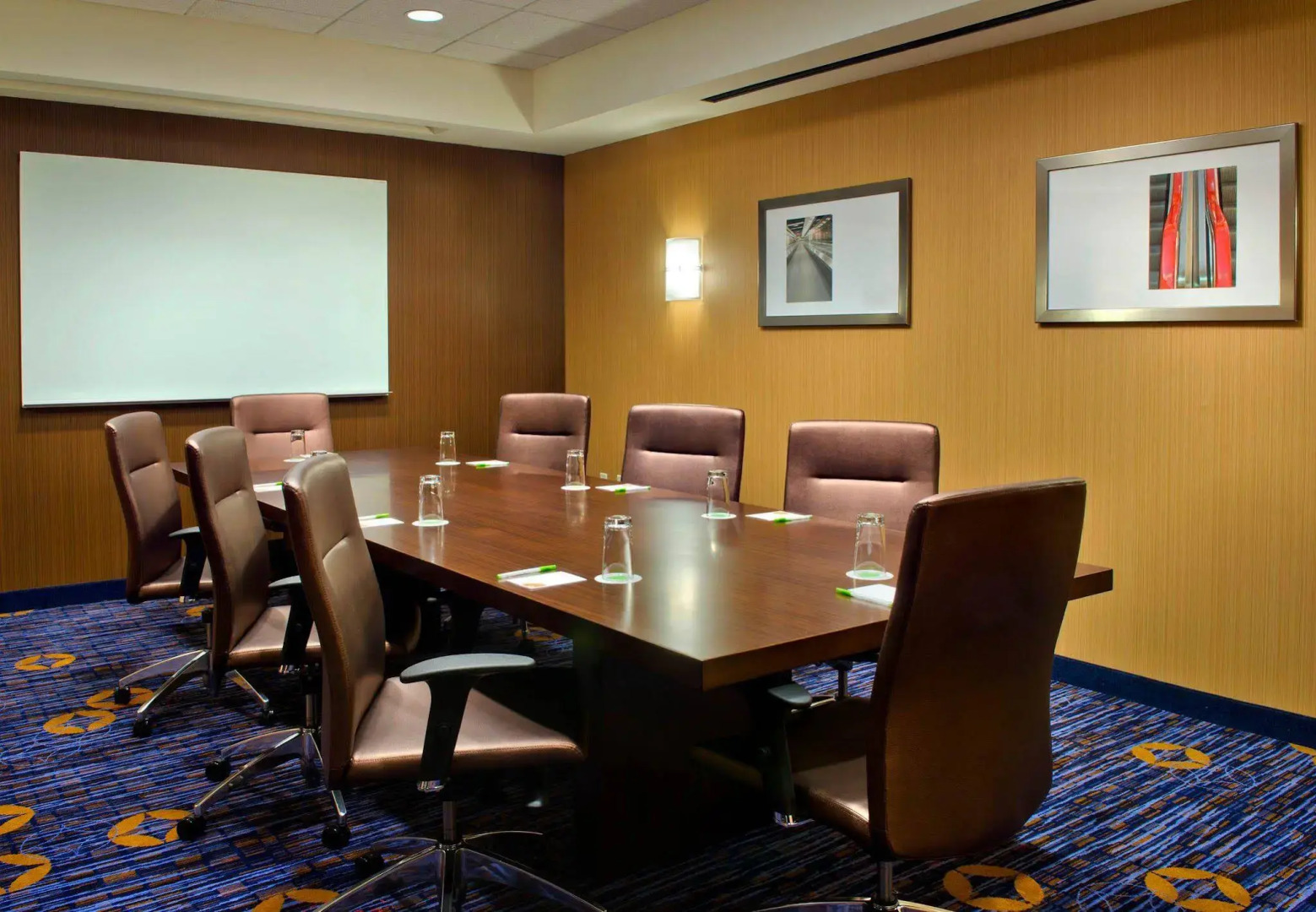 Courtyard by Marriott Newark Downtown