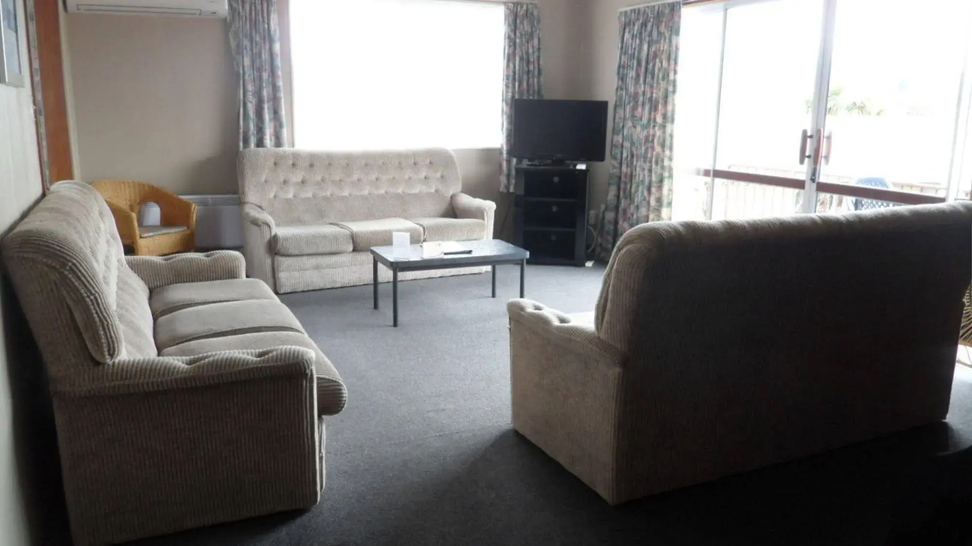 Red Tussock Motel