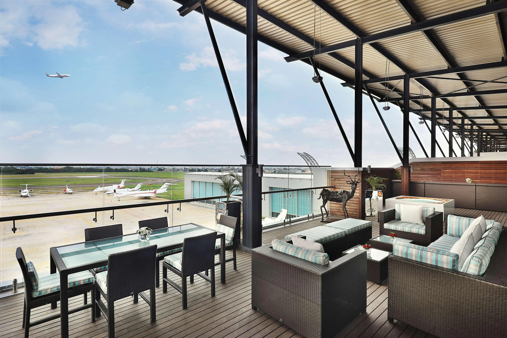 Legend Hotel Lagos Airport, Curio Collection by Hilton