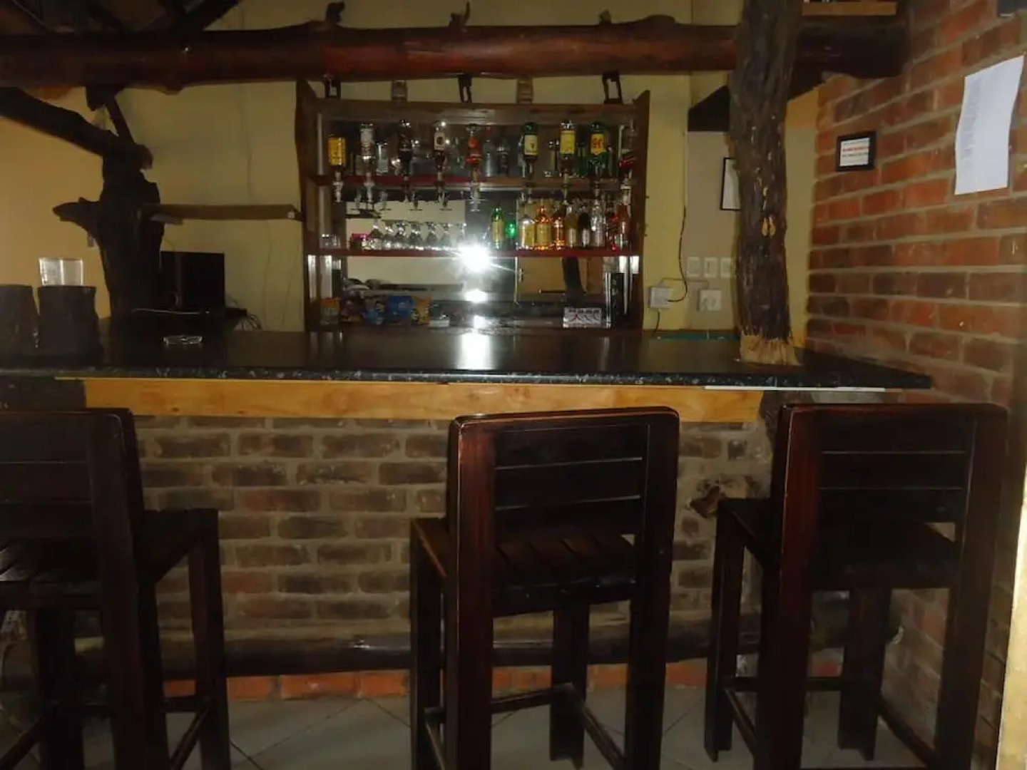 Noma Nini Lodge And Restaurant