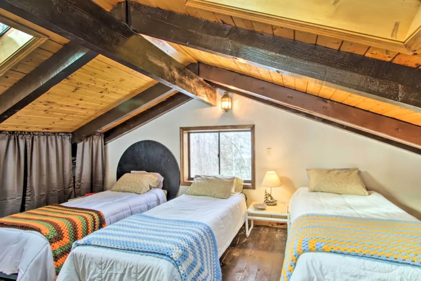 Swiss-style Chalet w/ Fireplace - Near Story Land!