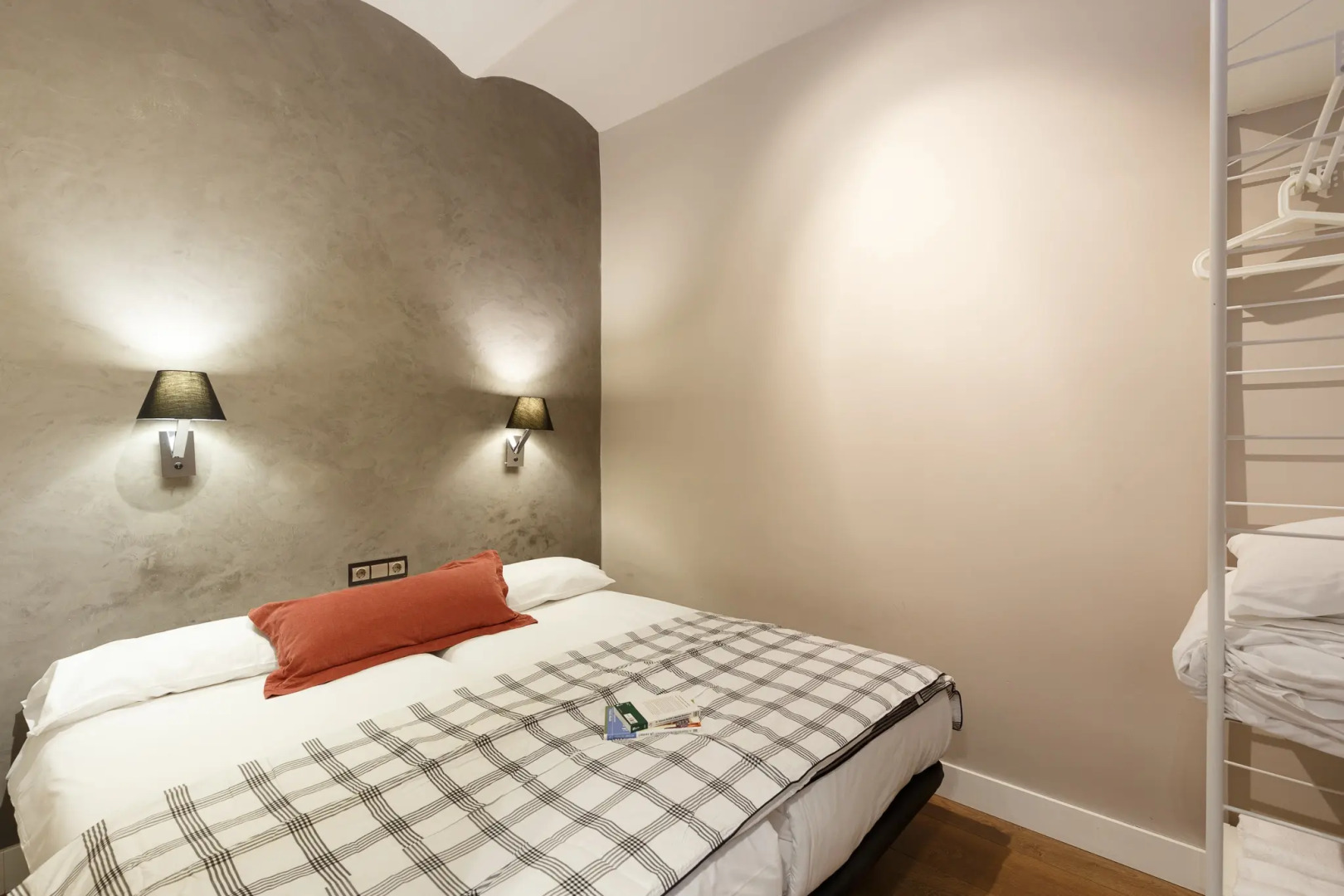 AinB Eixample-Miro Apartments