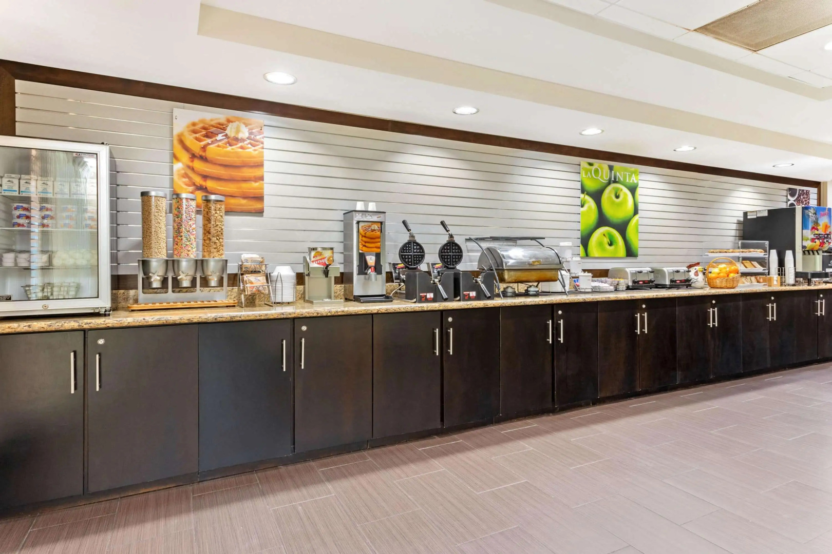 La Quinta Inn & Suites by Wyndham Tampa North I-75