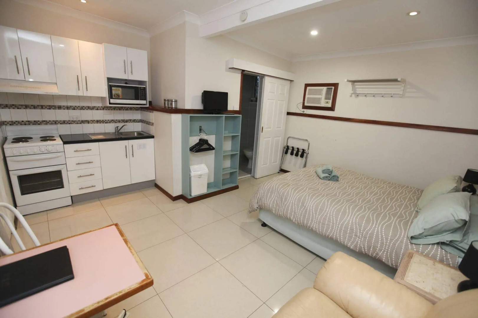 Across Country Motel and Serviced Apartments