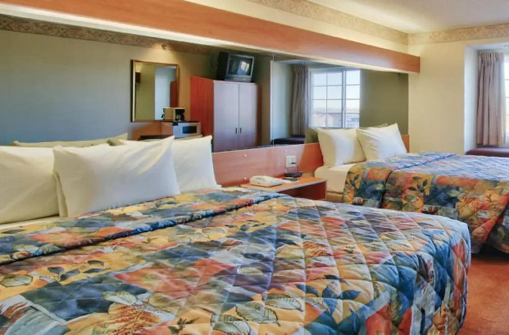 Western Skies Inn And Suites