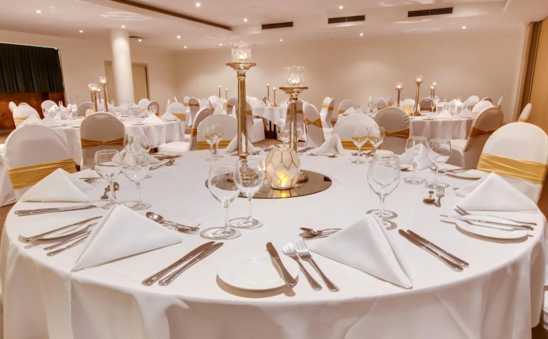 Oakbridge Hotel & Apartments