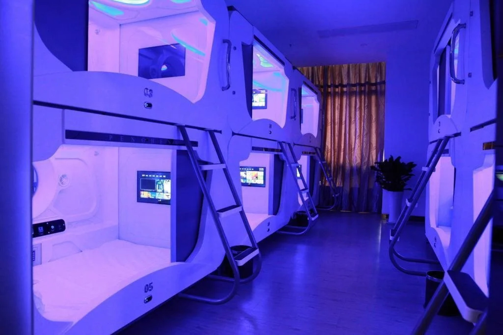 Hangzhou Space Capsule Hotel