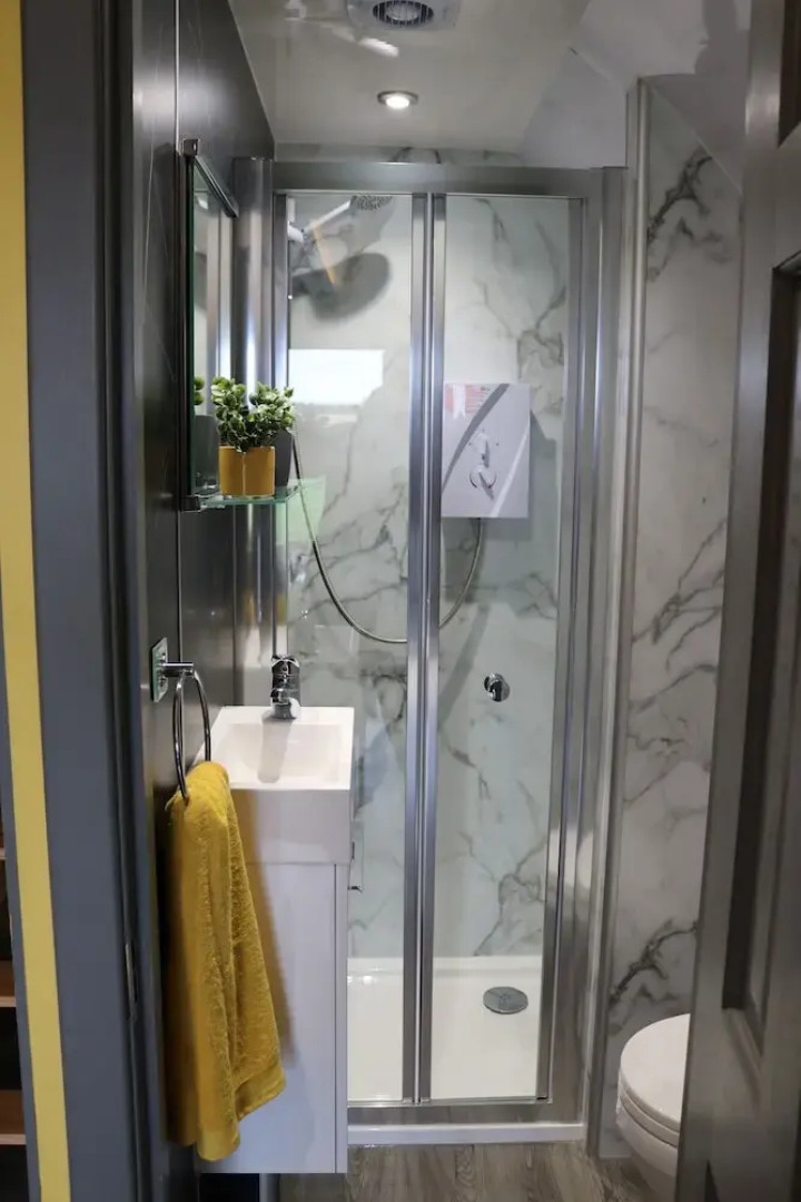 Glampods - 5 Berth Glamping Pod Elgin