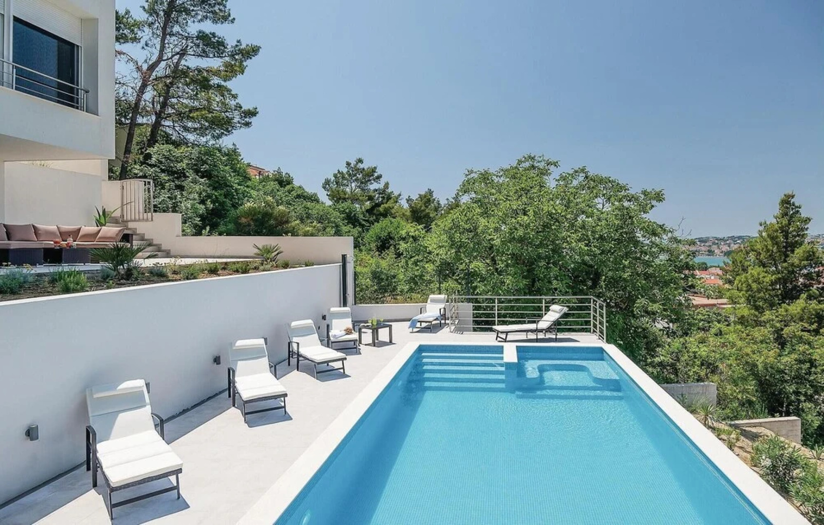 Nice Home in Podstrana with Hot Tub, WiFi & 4 Bedrooms