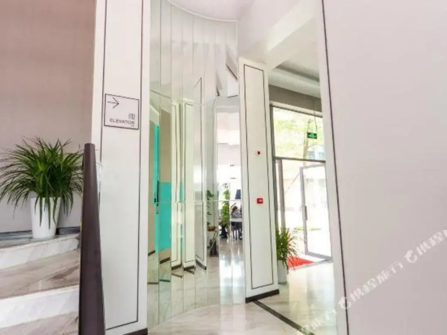 Xana Hotelle Chengdu Railway East Station West Square