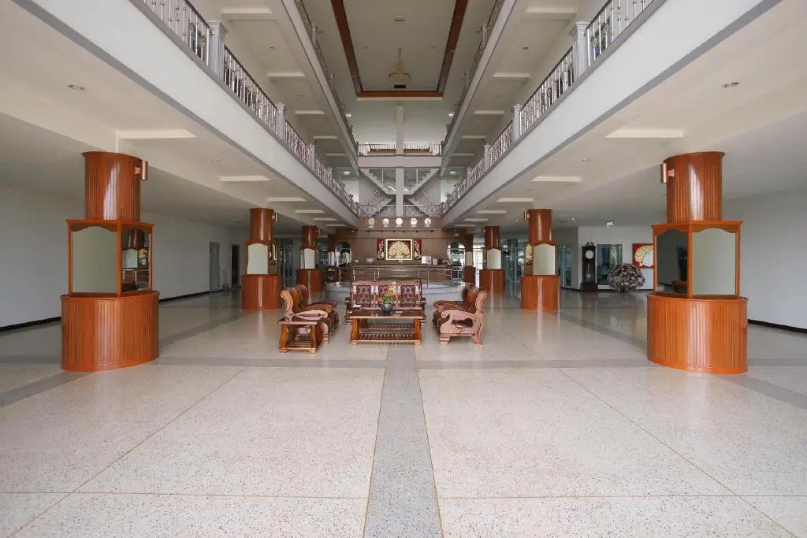 OYO 75394 Sakthong Grand Hotel