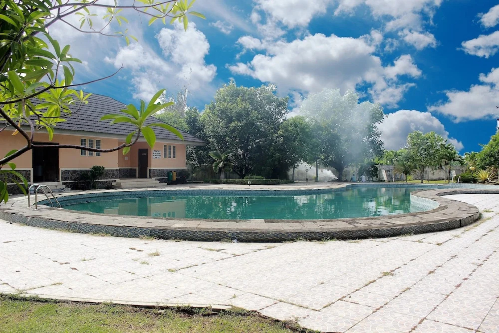 OYO 859 Raffles City Hotel