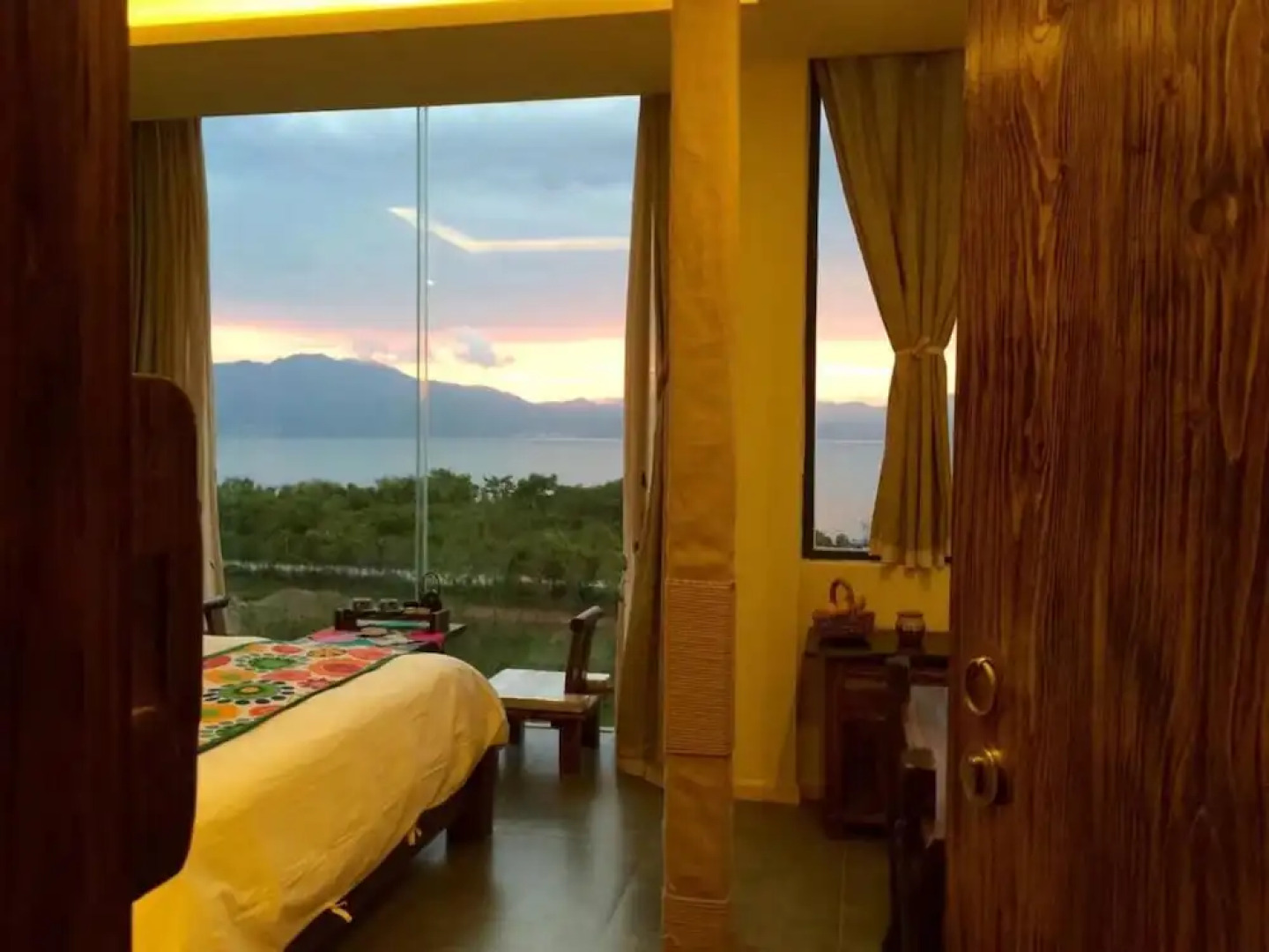 Buyi Hotel Resort Fuxian Lake