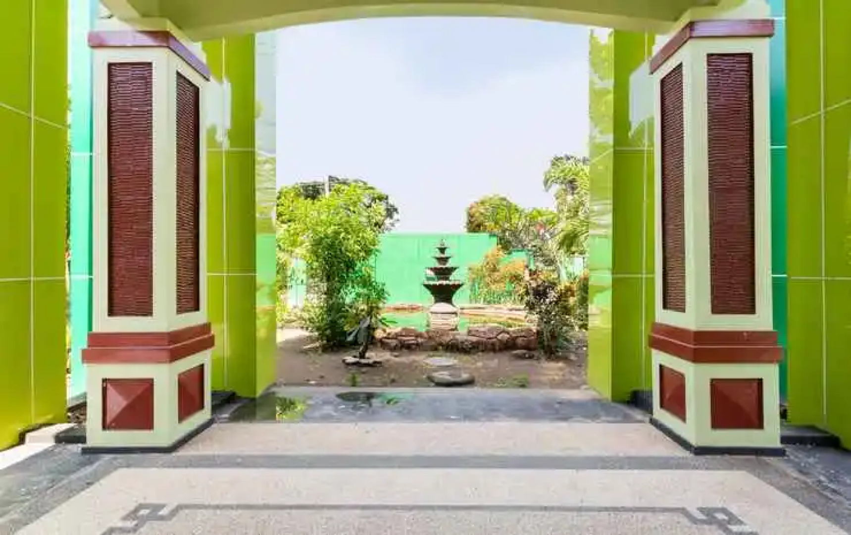 OYO 3452 Esemka Hotel Residences Syariah