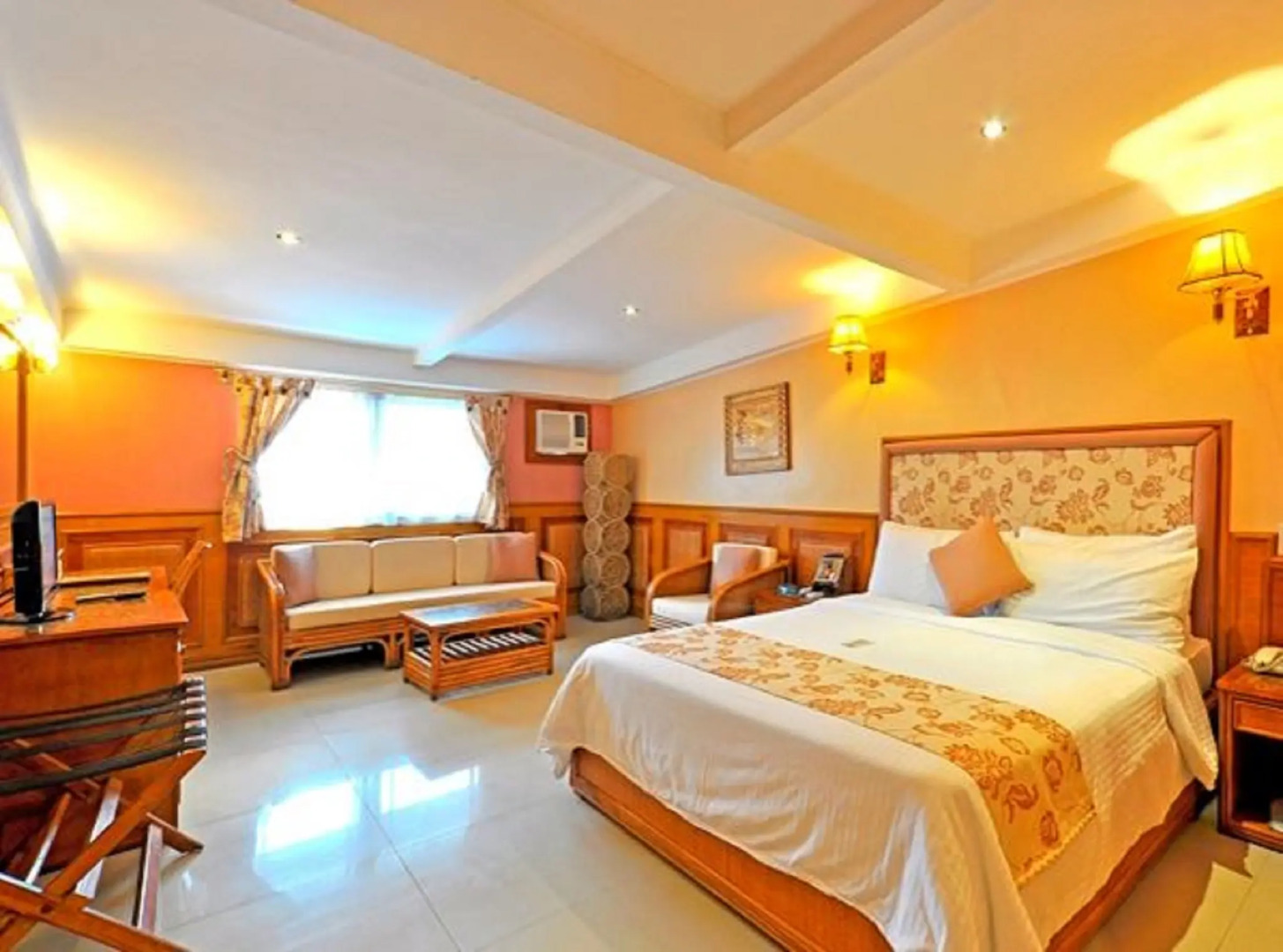 Red Coconut Beach Hotel