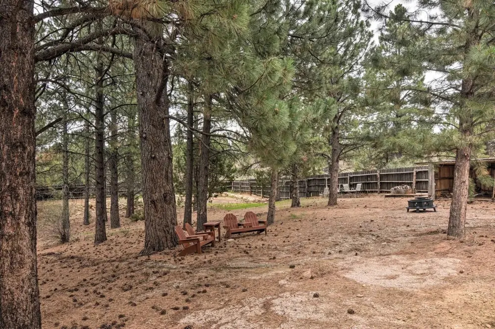 Idyllic Alton Escape ~ 37 Mi to Bryce Canyon!