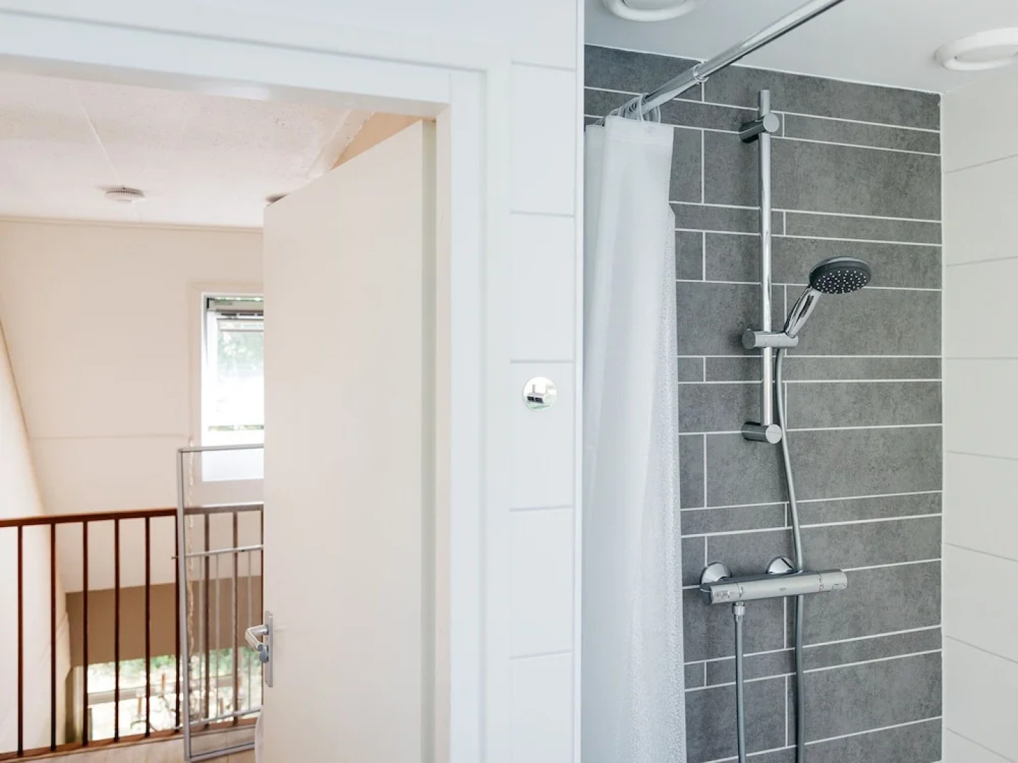 Charming Holiday Home in Burgh-Haamstede near Beach