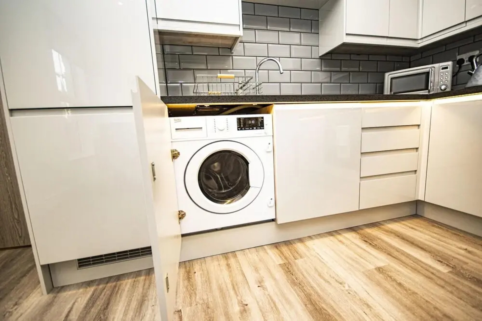 West Chambers Lovely Self-catering Apartment Located Within a Beautifully Renovated Building