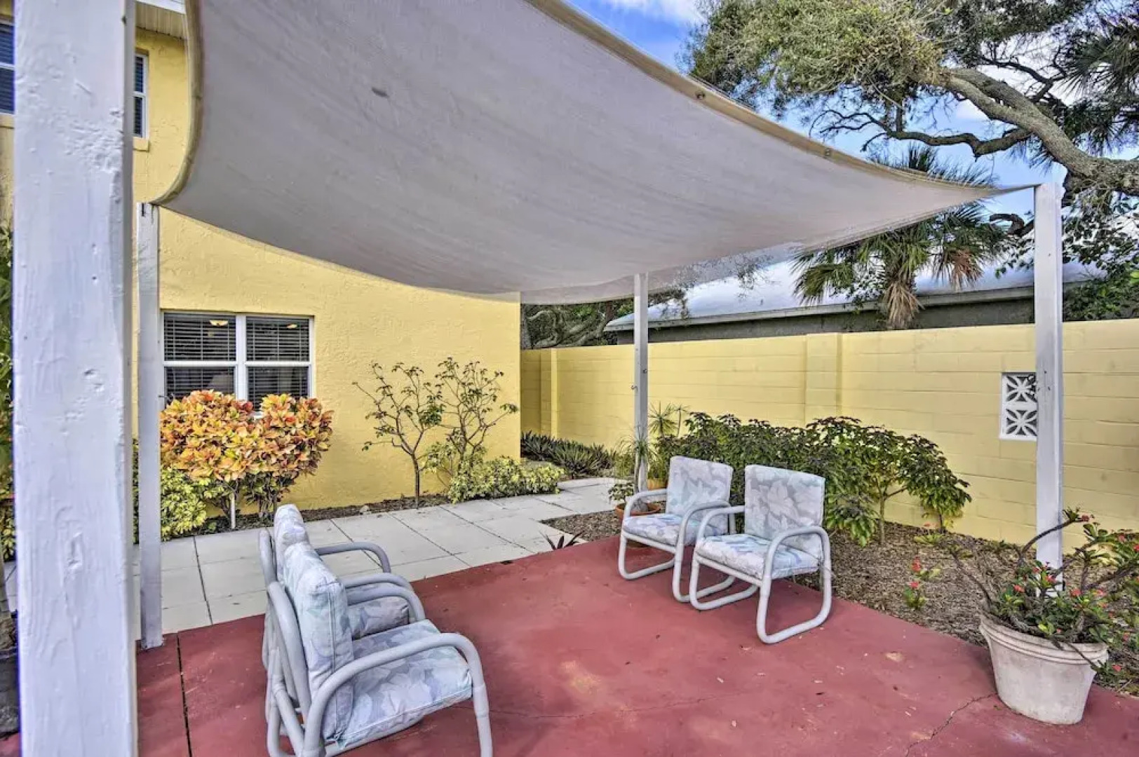 Sunny Cocoa Beach Escape w/ Bikes, Walk to Beach