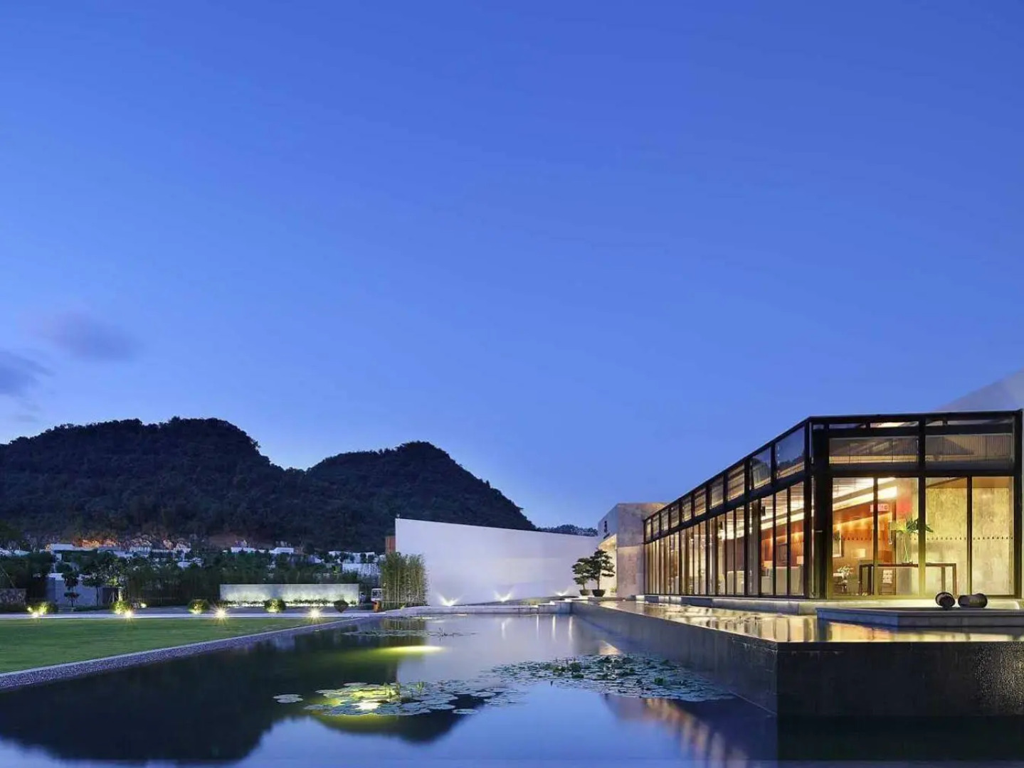 Elite Aqua Hot Spring Villa Hotel