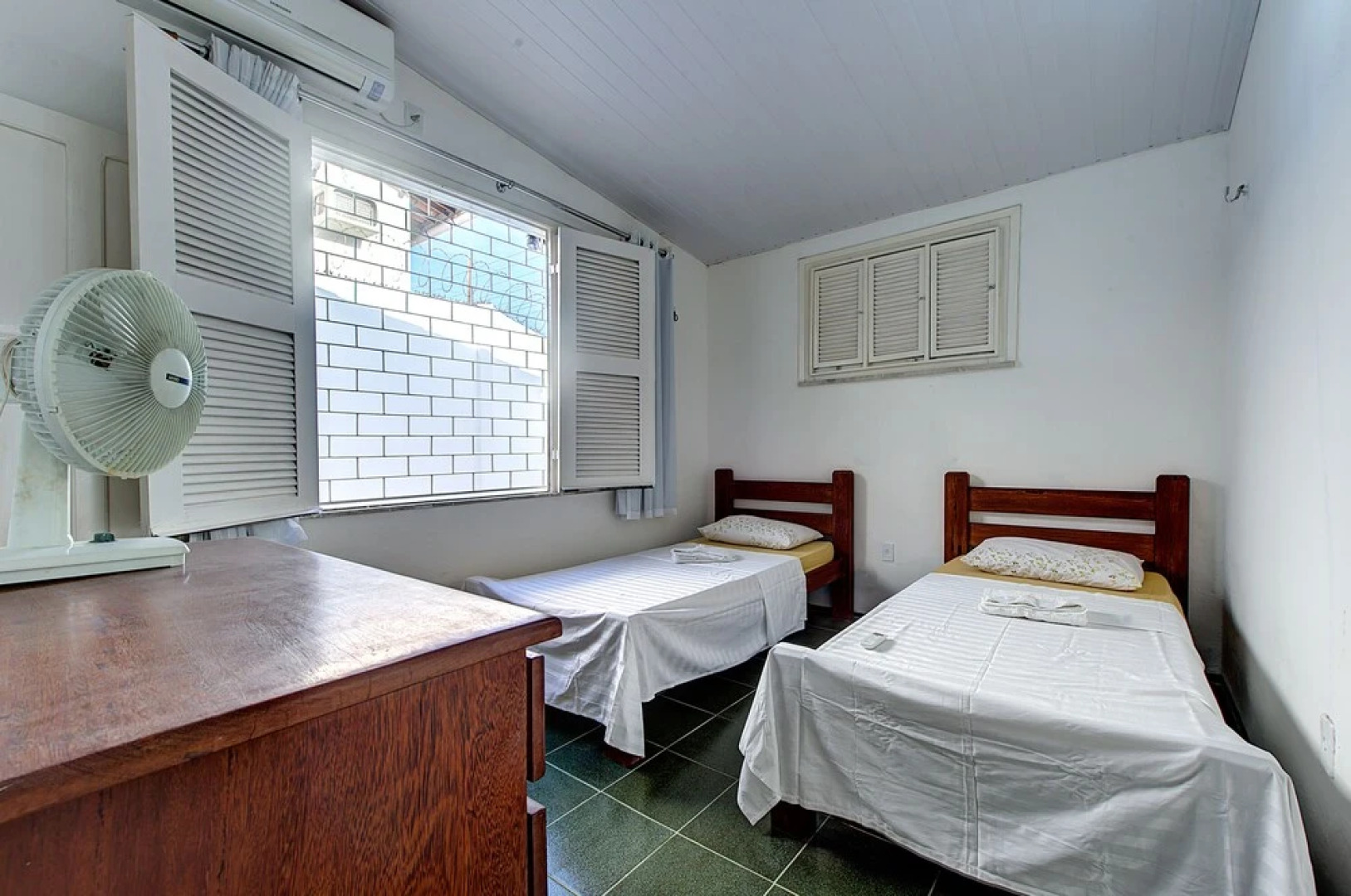 Casa com piscina privativa perto do mar