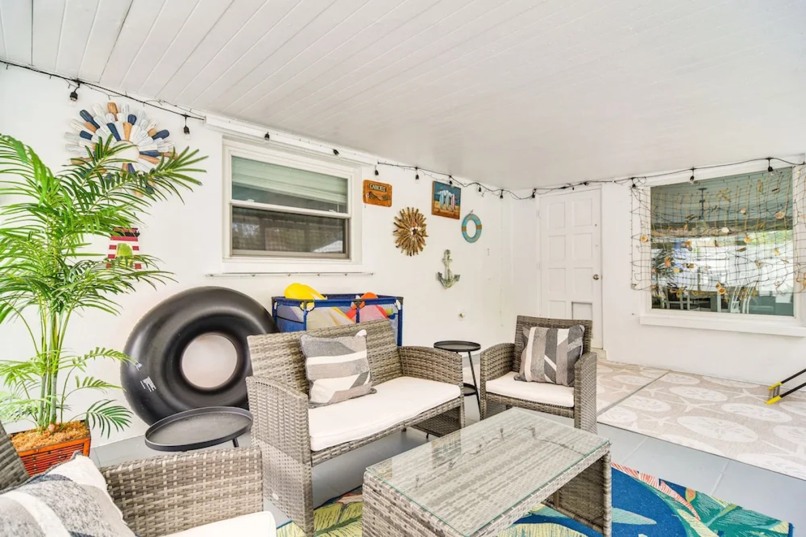 Vibrant Largo Home: Heated Pool, Lake Views!