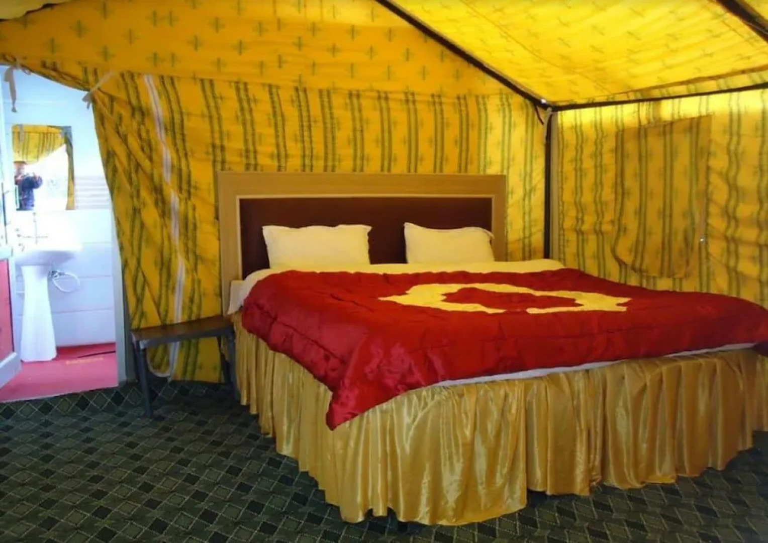 Royal Deluxe Camp