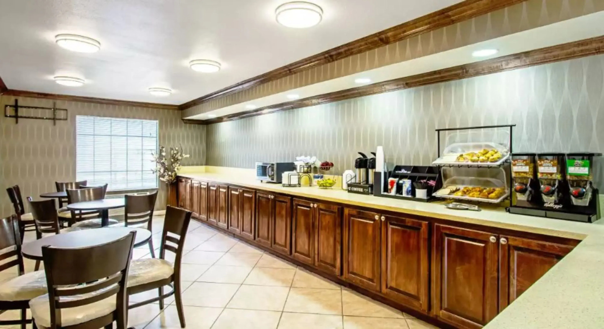 Super 8 by Wyndham Jackson MS Near the Fairgrounds