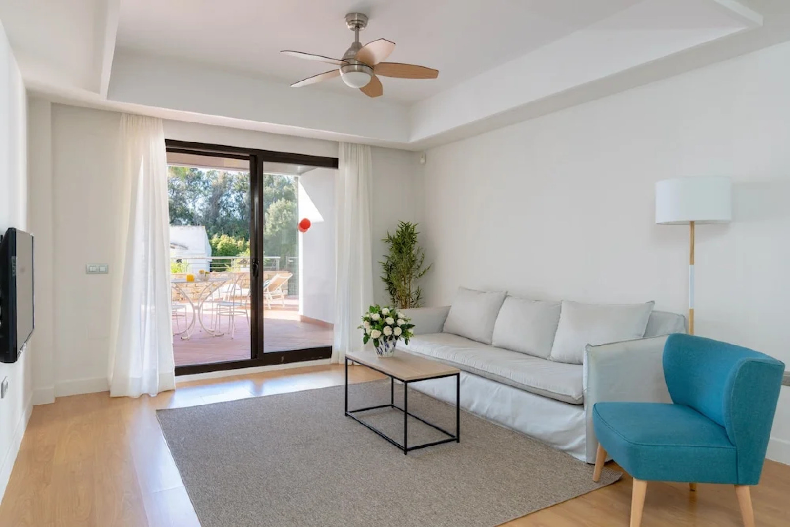 First Line House Casares del Mar