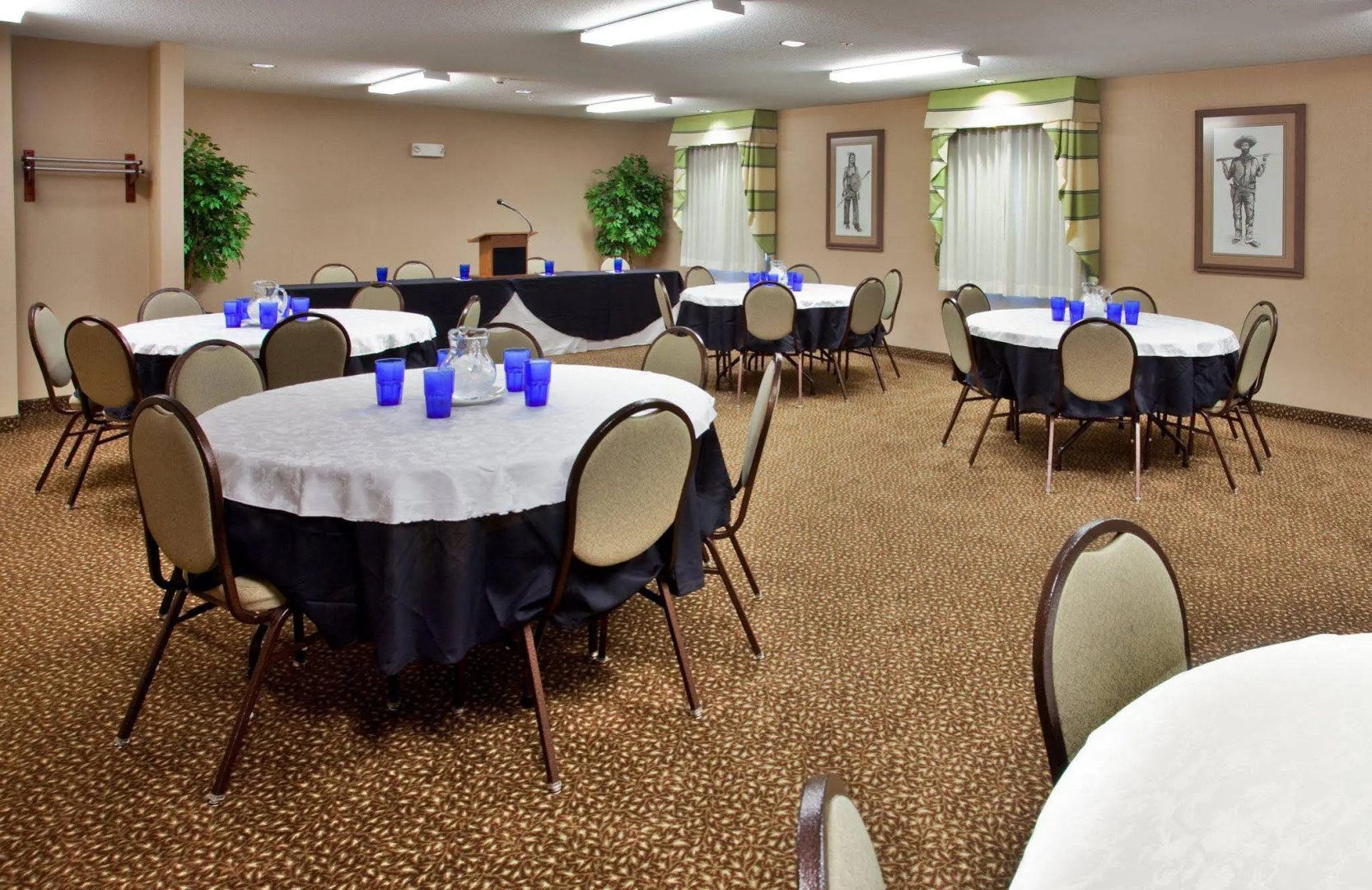 Holiday Inn Express Warrenton by IHG