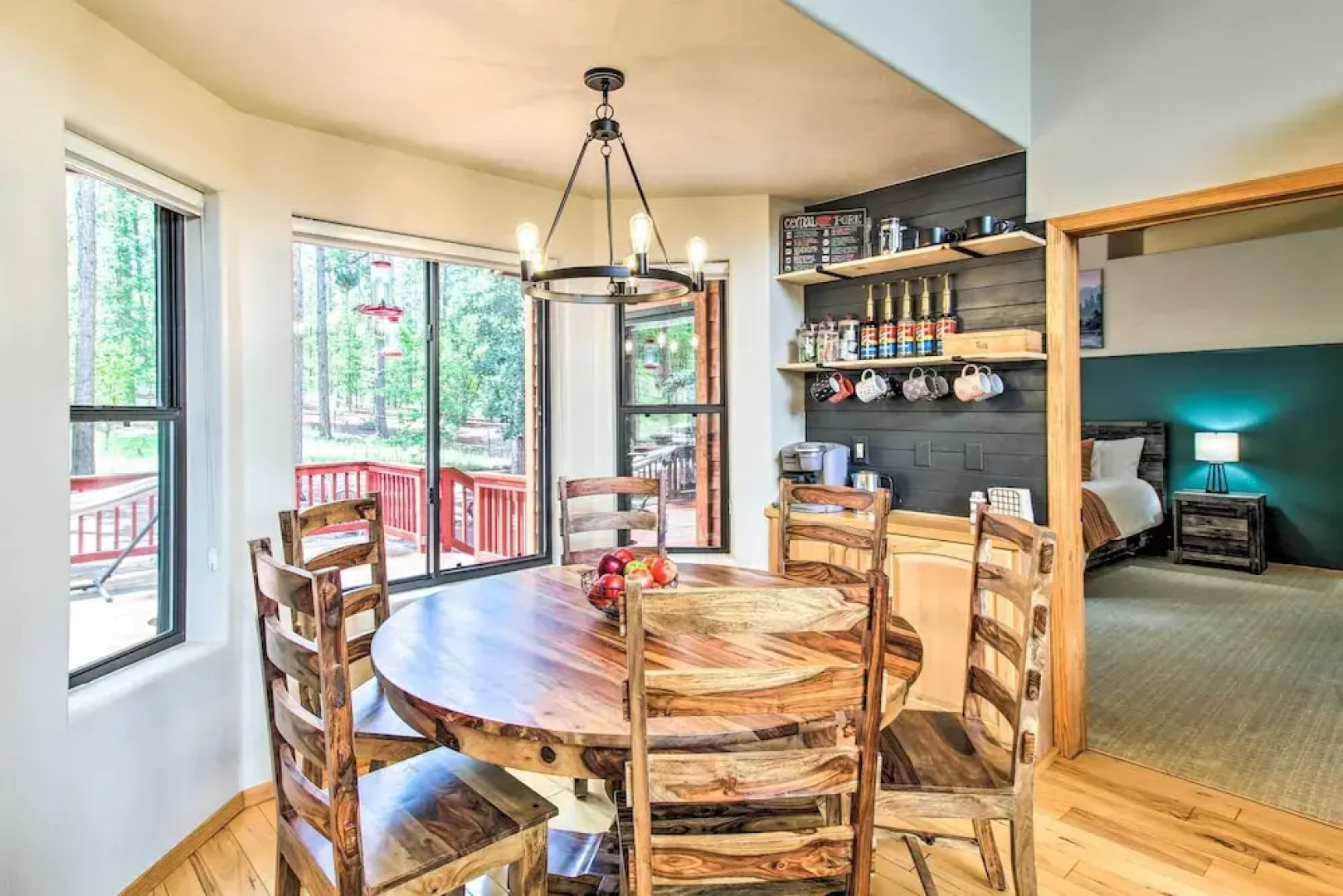 Hot Tub & Game Room: All-season Pinetop Cabin