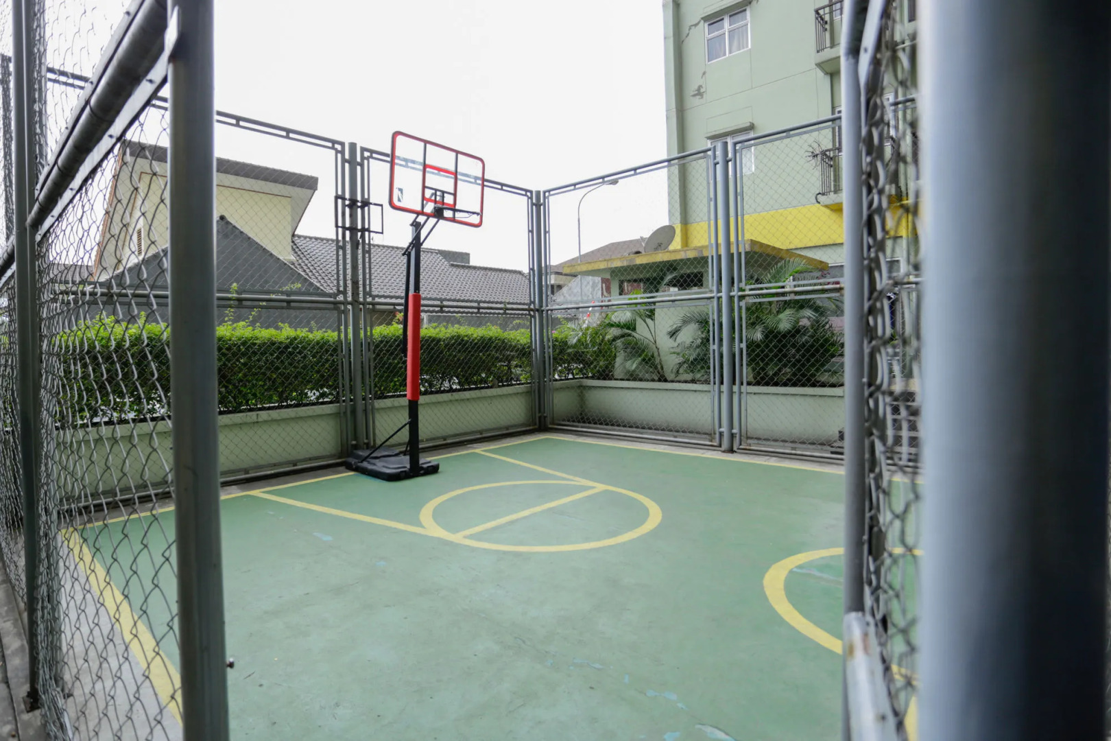 RedDoorz Apartment @ The Suites Metro Soekarno Hatta