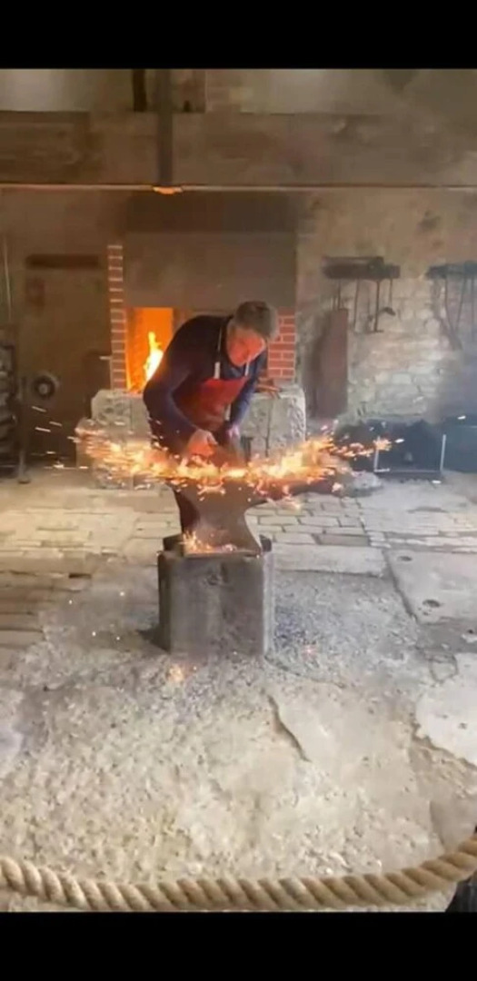 1700s Canalside Cottage Sleeps up to 12 Guests