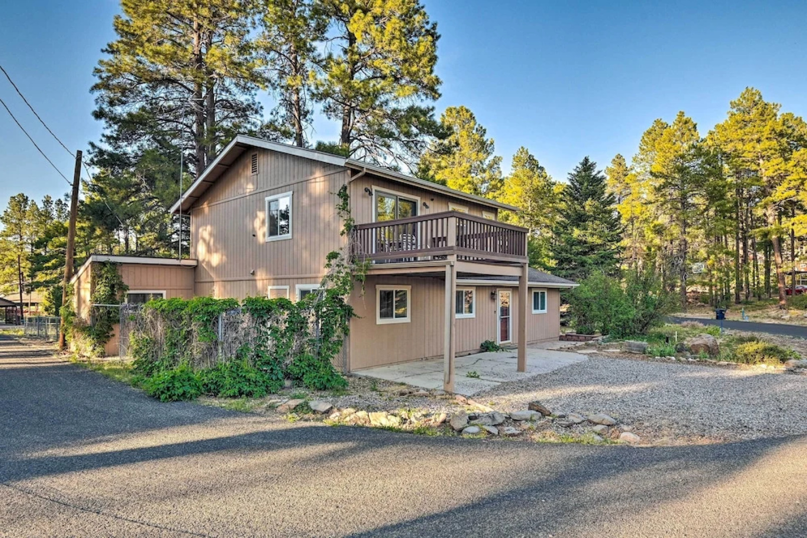 Flagstaff Retreat w/ Large Yard, Balcony & Views!