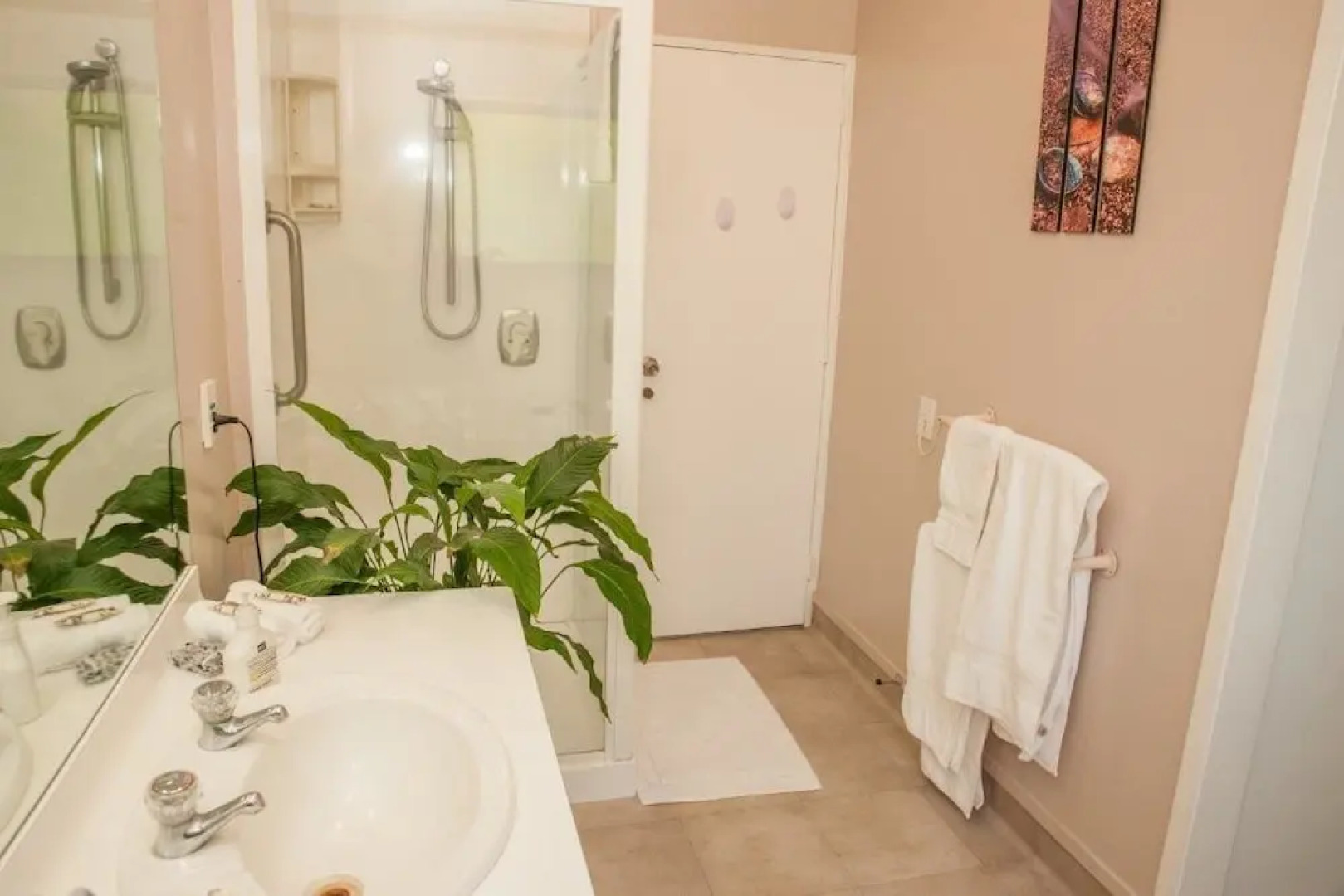 Abundante B&B on 8 Marlowe