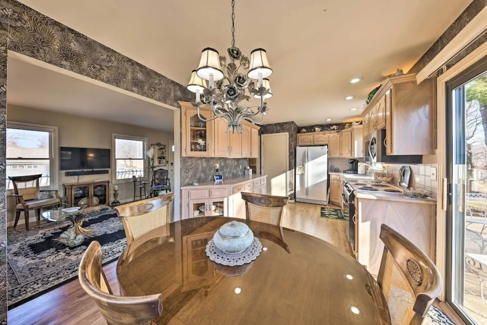 Cozy Kansas City Home w/ Yard - 9 Mi to Dtwn!