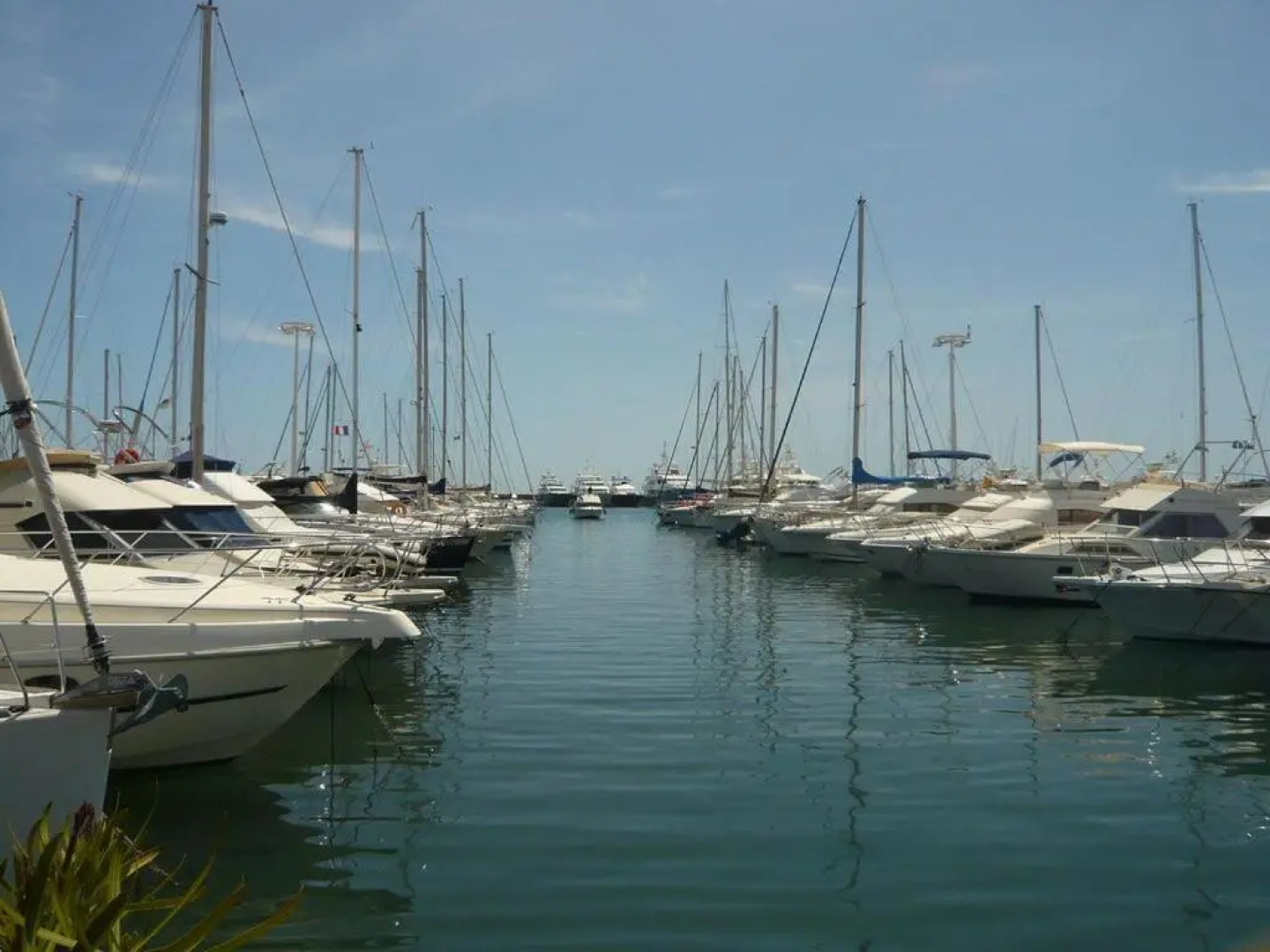 Charmant 2P Vue Mer face au Port de Golfe Juan