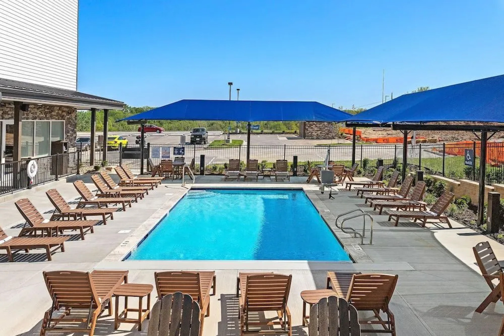 Holiday Inn Express Kansas City North Parkville An IHG Hotel