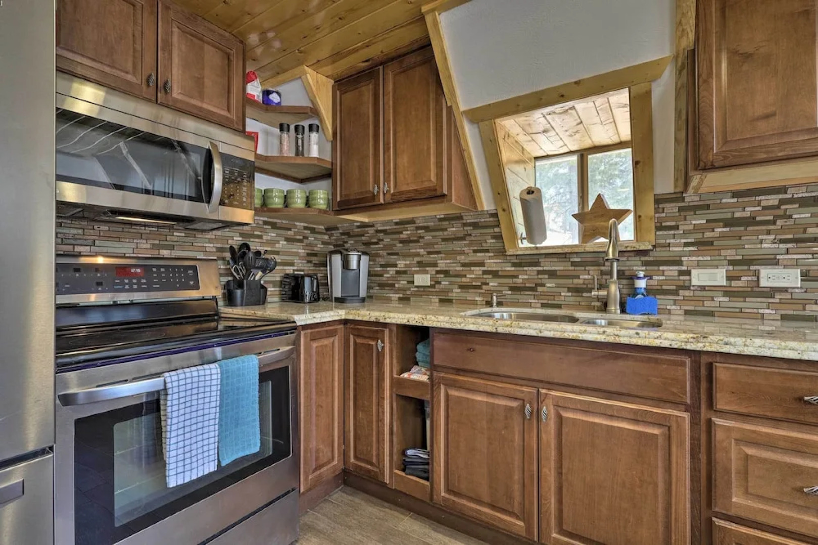 Cozy Duck Creek Cabin ~ 12 Mi to Nat'l Forest