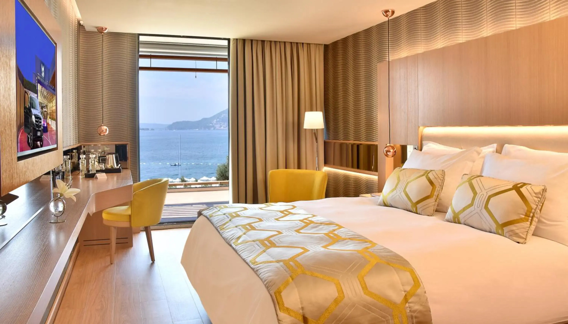 Maestral Resort & Casino