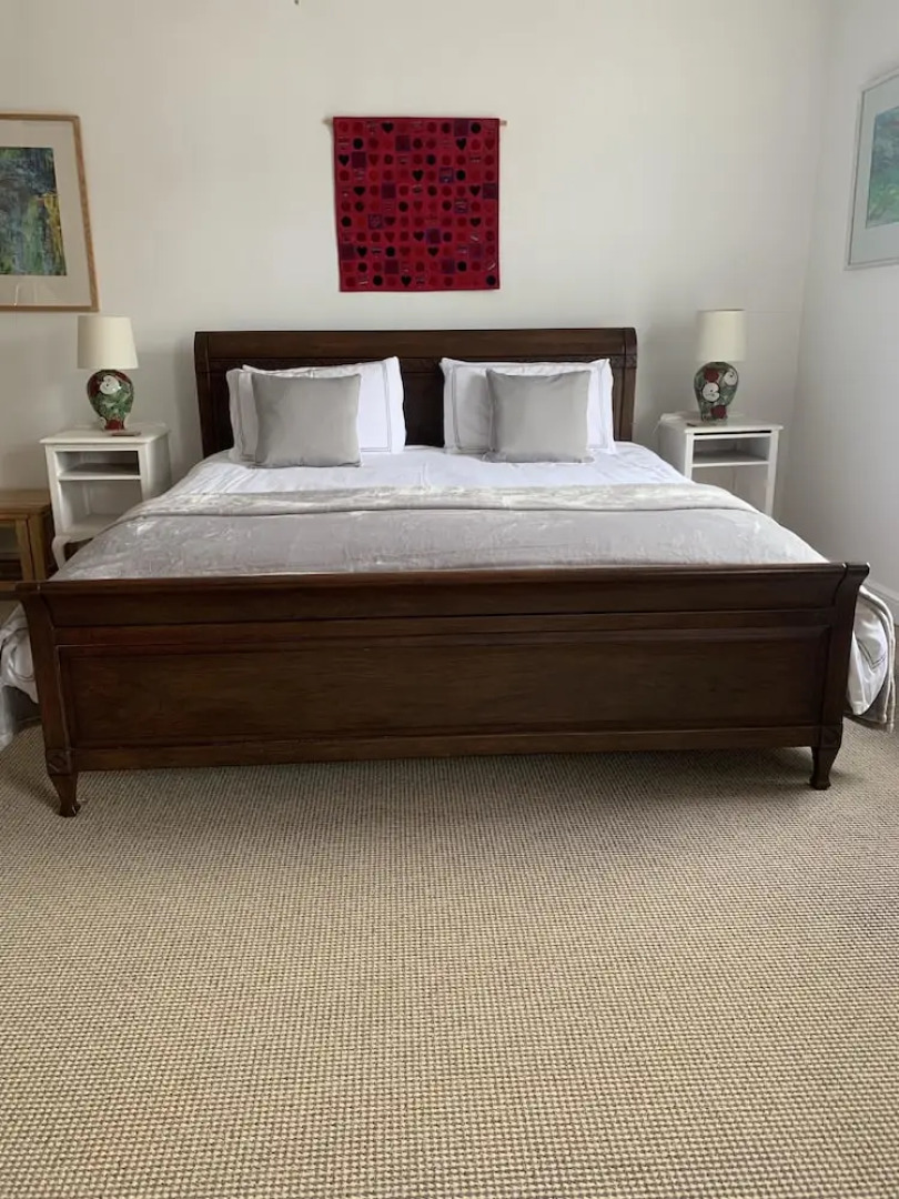 Rooms at no Three, Chameleon House