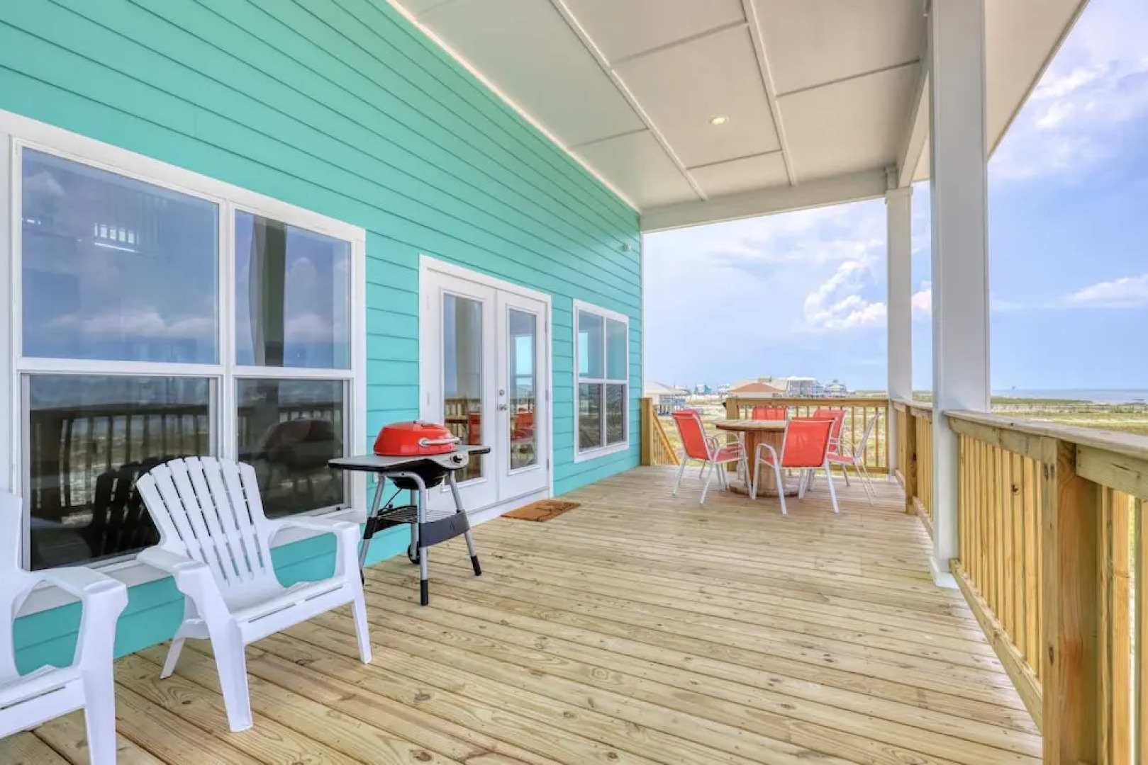 Salty Seahorse - Waterfront! Pet Friendly! Game Room, Pool Table, Beautiful Views - Room For The Whole Family 4 Bedroom Home by RedAwning