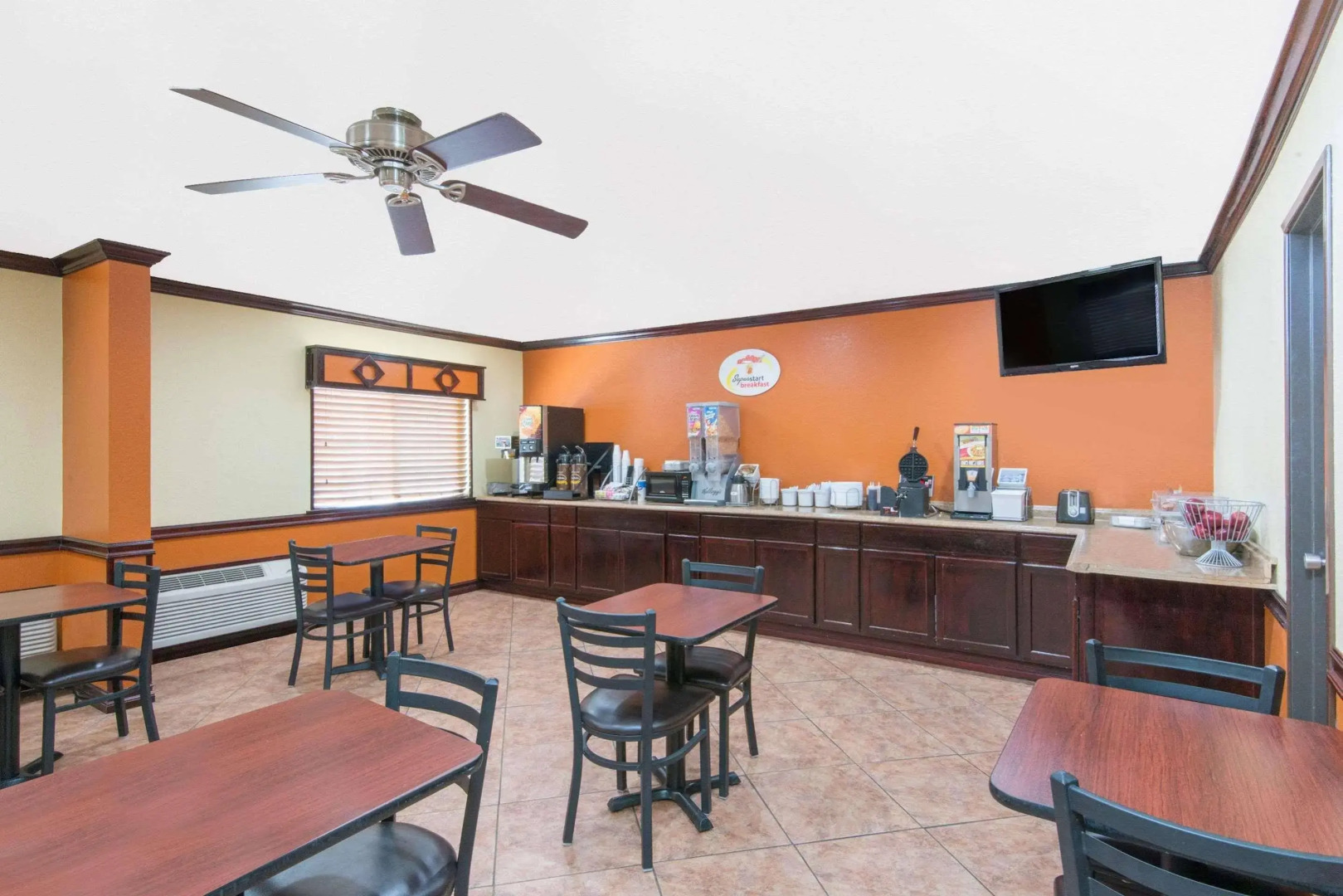 Super 8 by Wyndham Moriarty